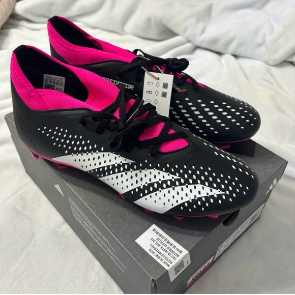 Adidas Predator Black and Pink Cleats - Picture 1 of 3